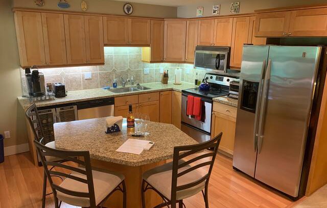 South Juanita House | Quiet Eastside Mother-In-Law Apartment with AC