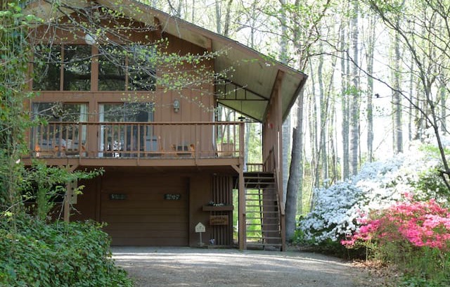 Franklin Villa | A Mountain Swiss Chalet in the Smokies Mountains!