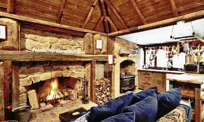 Kangaroo Valley Cabin | Romantic & Cosy in the Village 'Loughmore Cottage'