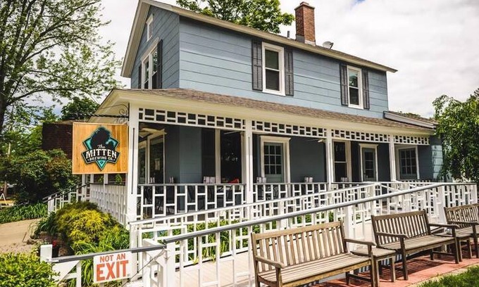 Saugatuck Apartment | The Mitten Apartment - Downtown Saugatuck