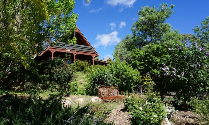 Beechworth Cabin | Beechworth Camellia Cottage