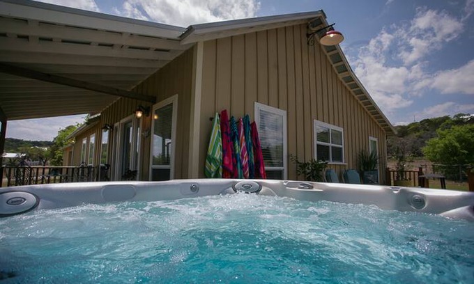 Fredericksburg House | Pats Peaceful Meadow | 2/2 Cottage | Hot Tub | Close to Town