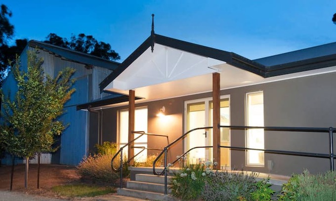 Eurunderee Cabin | Hilltop Cottage - Peppertree Hill
