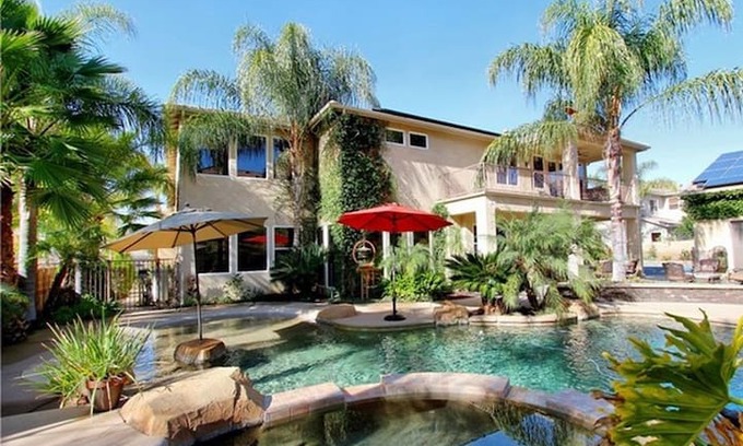 Yucaipa House | Whisper Ranch Beauty--- Entertainers Dream