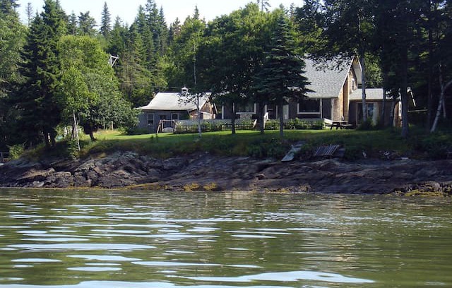 Harrington House | Hammond Family Cottage on Guard Point
