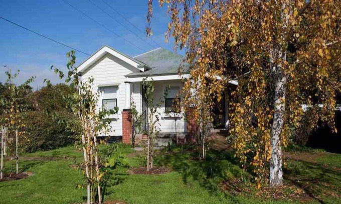 Bendigo Cabin | The Station Master’s Cottage on the City Fringe