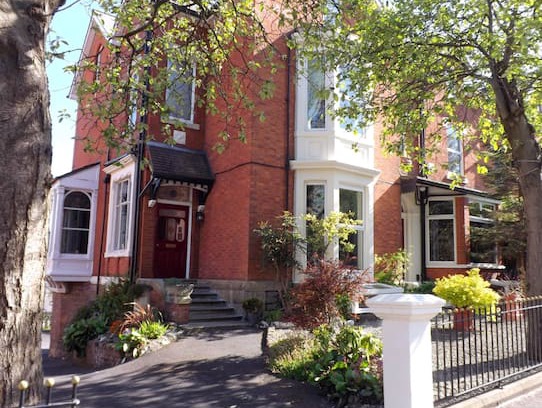 Blackburn Bed & Breakfast | Chimneys Guest House - standard single room