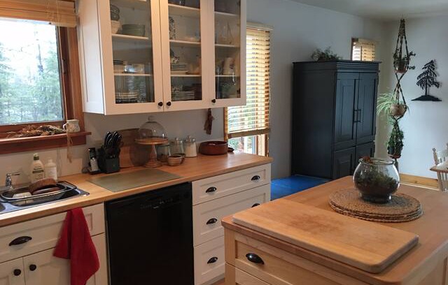 Neebing Cabin | Cozy Lakefront House on Oliver Lake