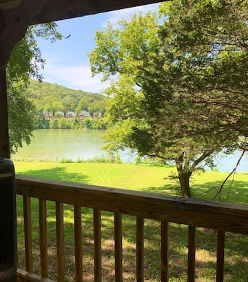 Mountain View House | Cottage on the White River.