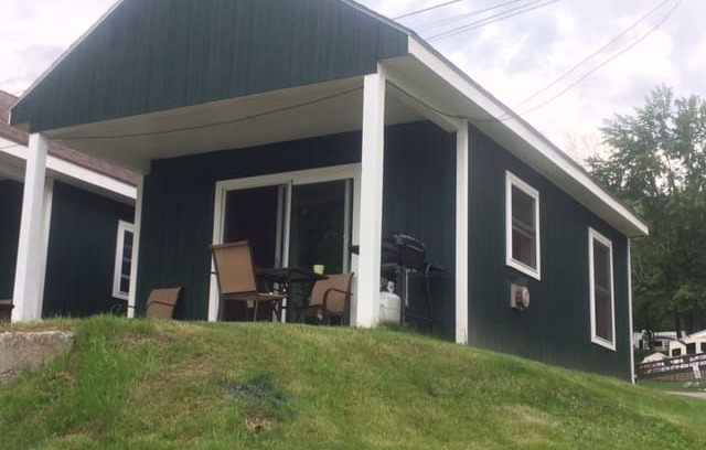 Lebanon House | Lake Front Tiny houses