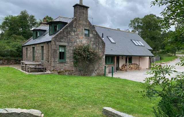 Aboyne House | Contemporary Riverside Lodge - Royal Deeside