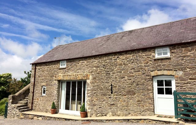 Roch Cabin | Beautiful Coach House with sea views near Newgale
