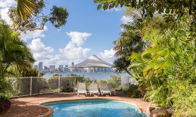 South Perth Apartment | High Tor Apartment 135 EXECUTIVE ESCAPES