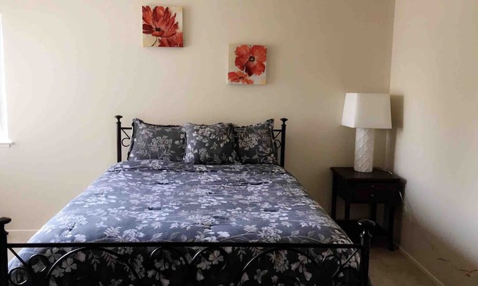 Pleasanton Apartment | Private bedroom & bathroom in Pleasanton