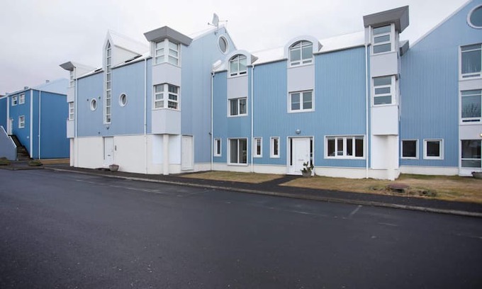 Grafarvogur Apartment | Reykjavík: Básbryggja