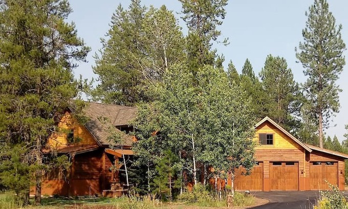 McCall Villa | BlackHawk on the River Tranquil Cabin