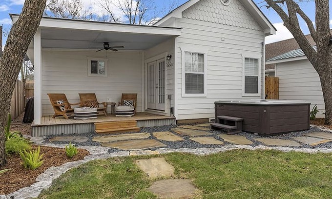 Fredericksburg House | The Nest on Shaw Avenue