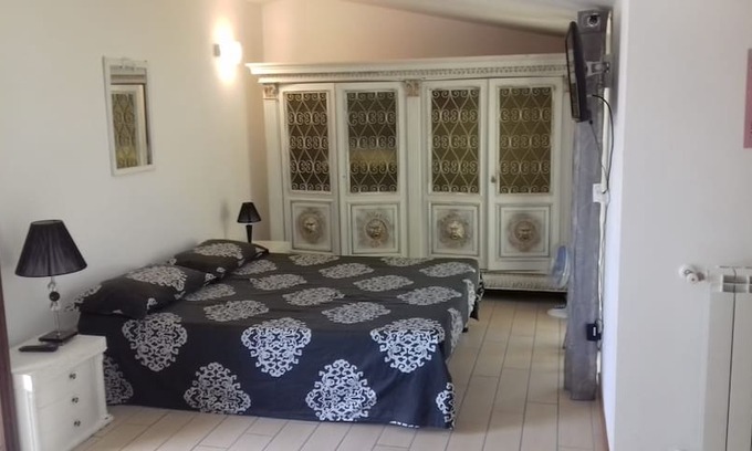 Tivoli Bed & Breakfast | Villa Roxana Camera Ines
