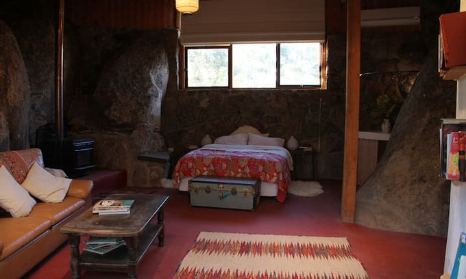 Dalgety House | Snowy River Boulder Cottage