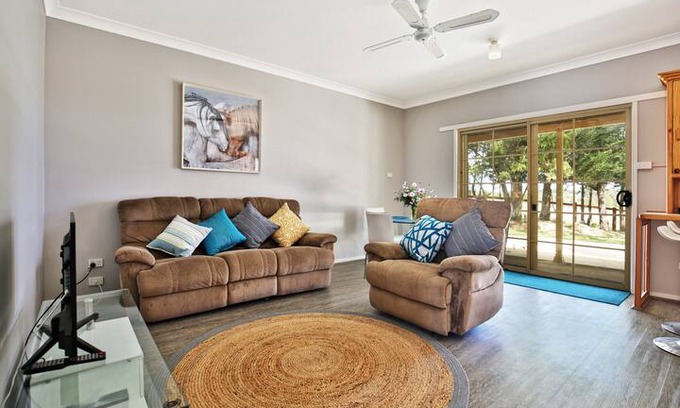 Far Meadow Apartment | 'Riders Retreat' - Berry - Pet Friendly