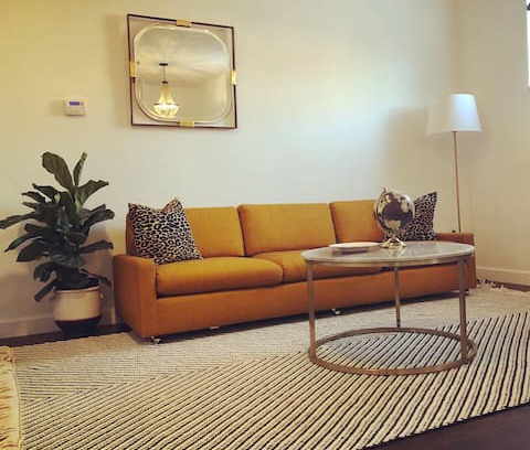 Murphysboro Apartment | The NEW Pink Lady on Walnut, Downtown Murphysboro