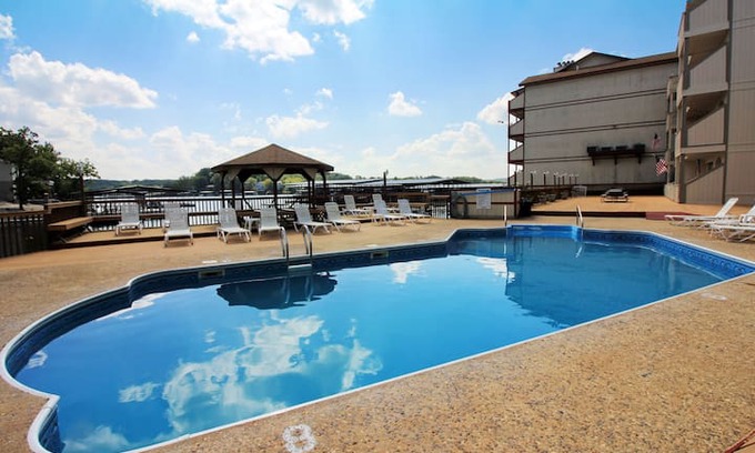 Lake Ozark Apartment | AQUA FIN RESORT