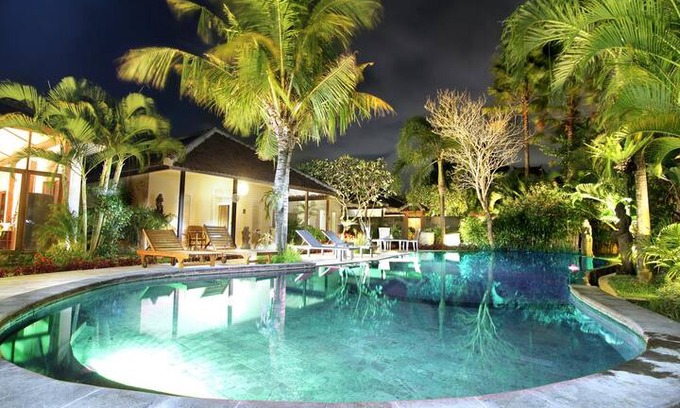 Batu Bolong Villa | Canggu 11BR Villa with 2 Pools - Close to Beach