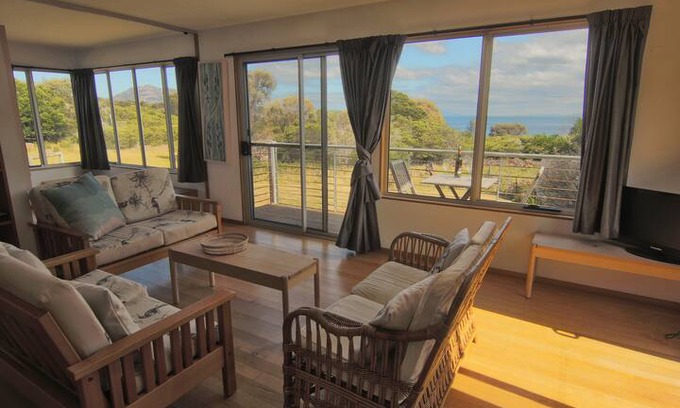 Coles Bay House | The "Backhouse"