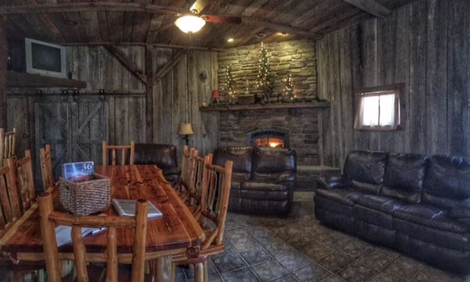 Jamesport Cabin | The Cabin at Woods Crossing