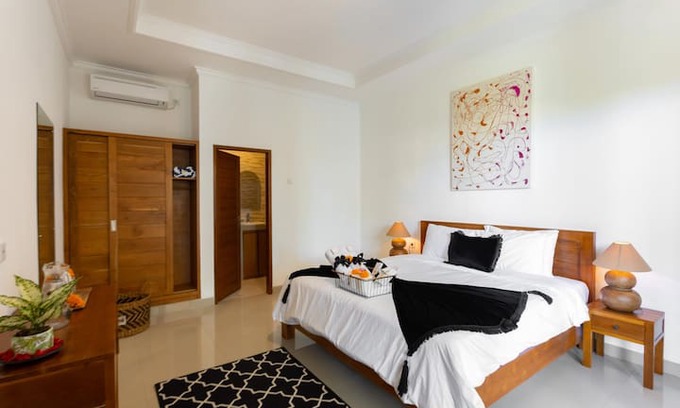 Batu Bolong Bed & Breakfast | PHOENIX bed and breakfast 1