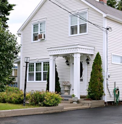 Dalhousie House | The Barbour Inn... Sur/On la Baie-des-Chaleurs