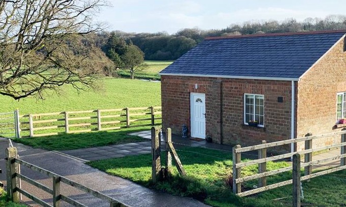 Cookstown Cabin | CASTLE LODGE @ KILLYMOON CASTLE COOKSTOWN