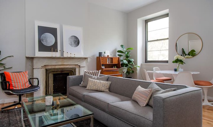 Cobble Hill Apartment | Sunny Apt in Historic Cobble Hill Brownstone