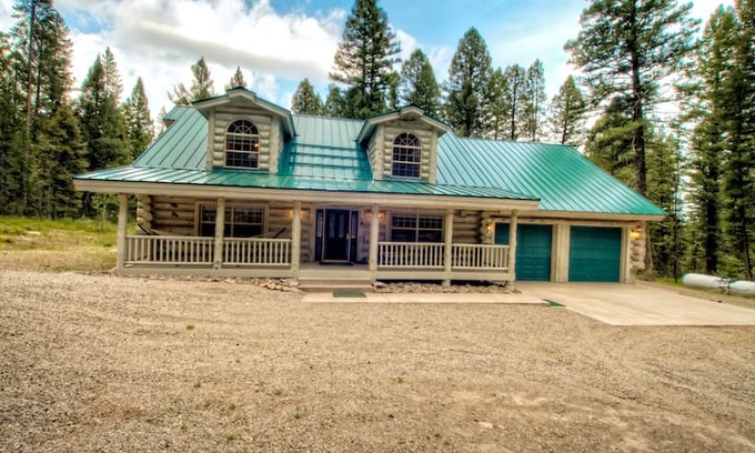 Island Park Cabin | Grey Wolf Lodge in Island Park near Yellowstone!