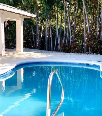 Lascelles Cabin | Cozy 2-bed Cottage in Jamestown Park, Holetown