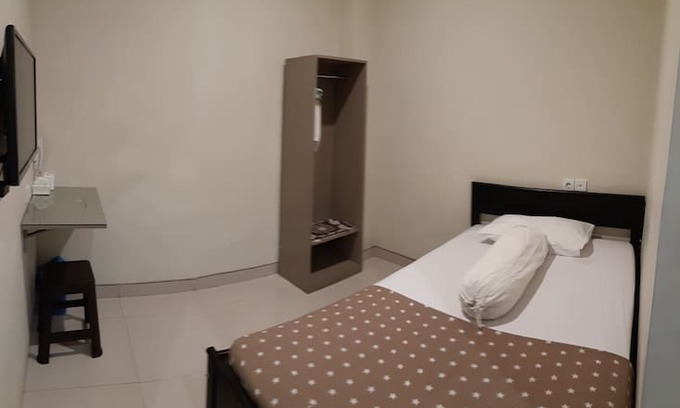Ambon Hostel | Penginapan Cahaya Ambon - single room
