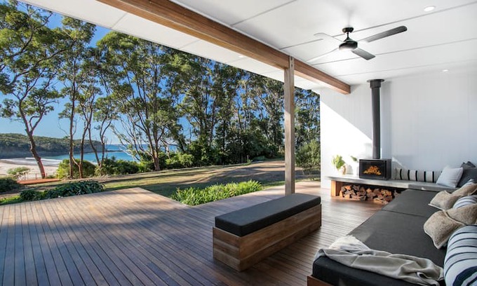 Pebbly Beach House | 'Buru' - Pebbly Beach Escape
