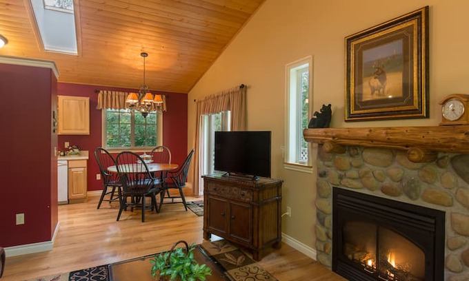 Port Angeles Cabin | Whimsical Bear Cottage at A Hidden Haven