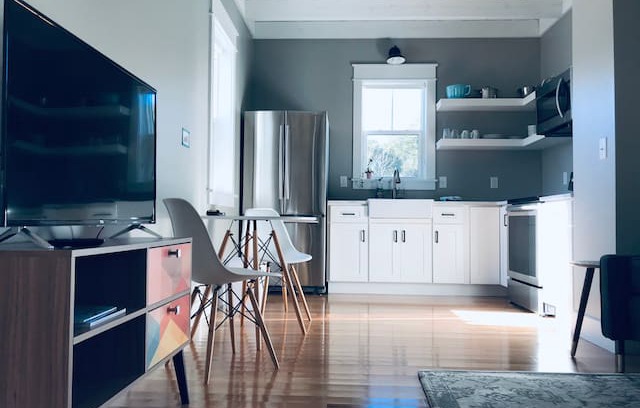 Old Village House | New Carriage House 1BR in Old Village/ Shem Ck