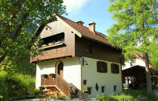 Mojstrana House | River cottage Mojstrana