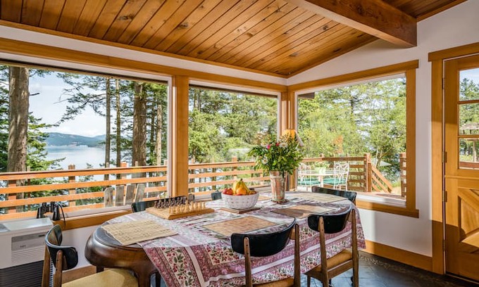 Lopez Island Cabin | Enjoy spring and the fresh air Sunrise Cliff House