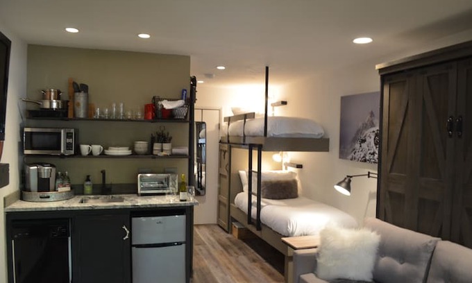 Warm Springs Apartment | Edelweiss condo - across from Warm Springs Lodge