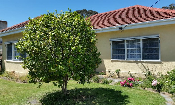 Yarram House | Bushfire Accommodation - Yarram Camellia Cottage