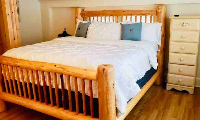 Huron House | Nickel Plate Beach Cottage