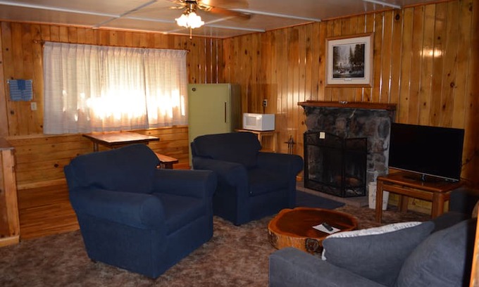 Pinetop-Lakeside Cabin | Whispering Pines Resort Cabin 27