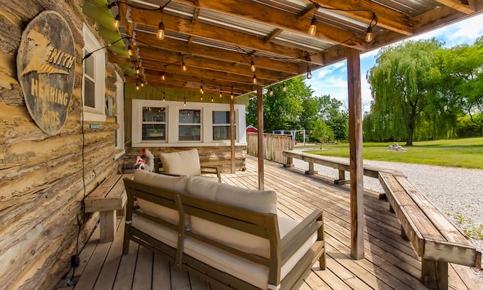 Cumming Cabin | ⤖ Iconic Iowa A 1920 Built Country Cabin ⬻
