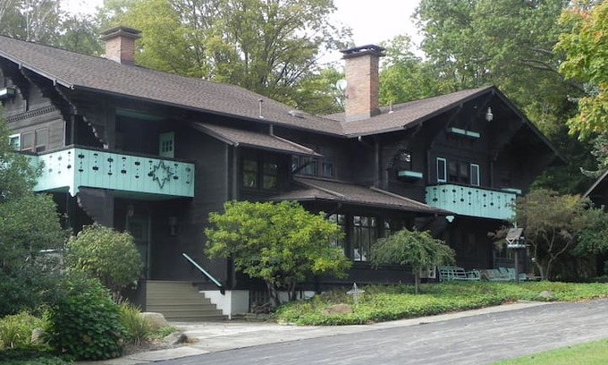 Hubbard Villa | The Chalet