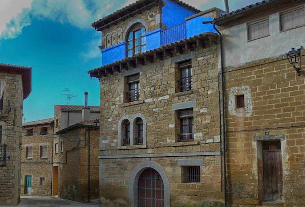 Asin House | El Torreón Mágico: Casa rural para 6/8 personas