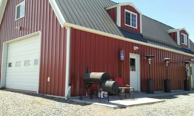 Thermopolis House | The Barn Private Vacation Retreat