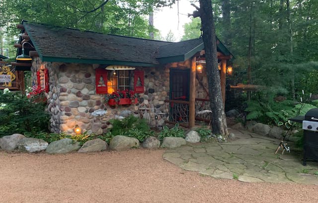 Woodruff House | The Croquet Cabin Cozy couple retreat in the woods